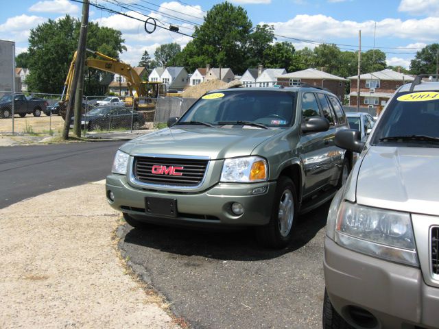 GMC Envoy 2004 photo 1