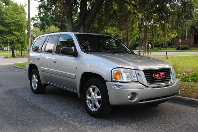 GMC Envoy 2004 photo 2