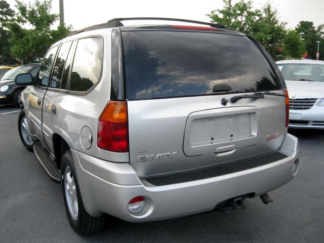 GMC Envoy 2004 photo 1