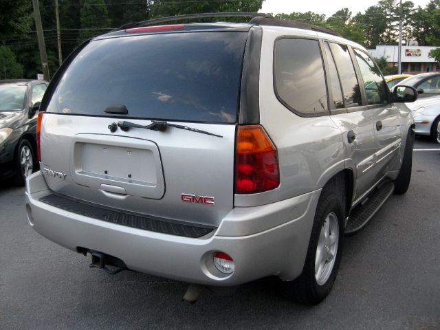 GMC Envoy 2004 photo 2