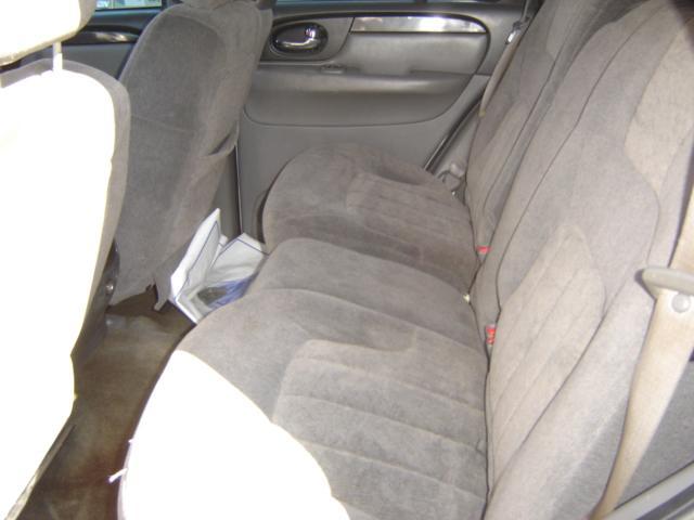 GMC Envoy 2004 photo 2