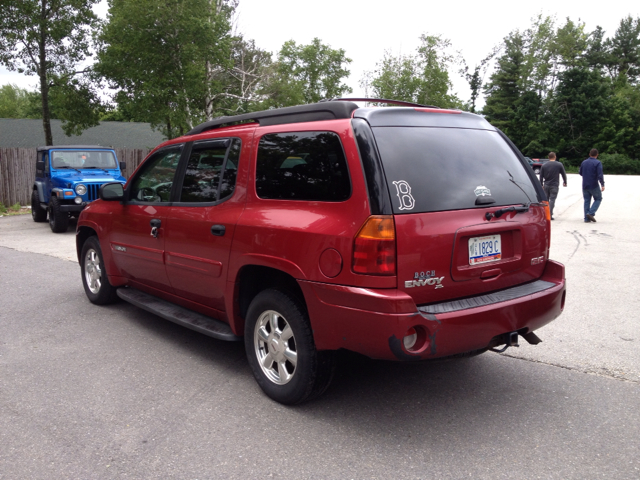 GMC Envoy 2005 photo 2