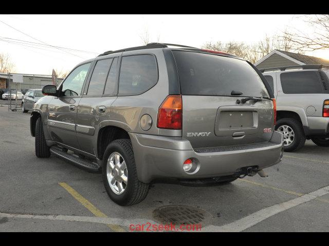 GMC Envoy 2005 photo 2