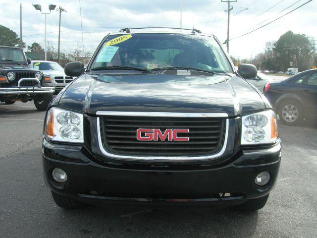 GMC Envoy 2005 photo 2