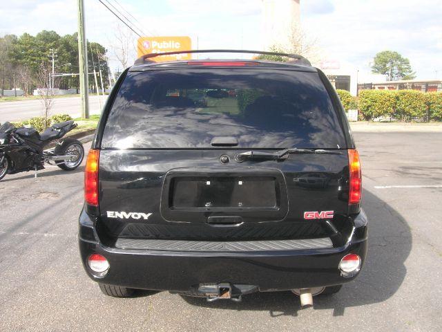 GMC Envoy 2005 photo 5