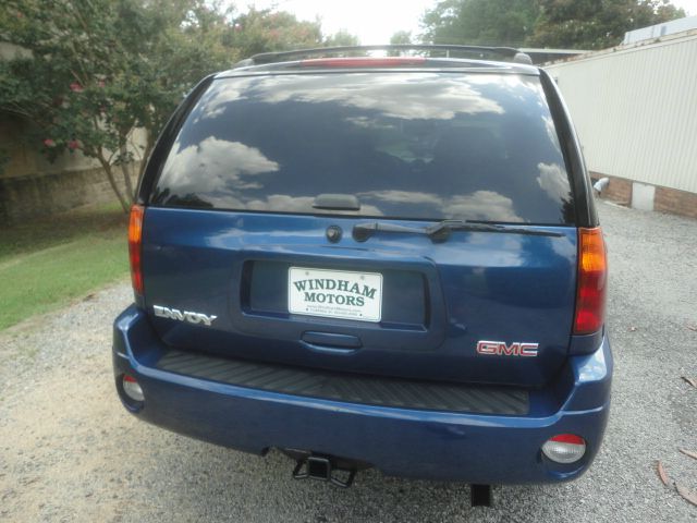 GMC Envoy 2005 photo 2