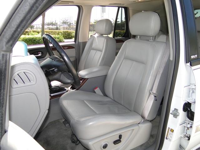 GMC Envoy 2005 photo 2