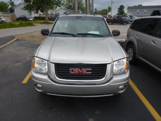 GMC Envoy 2005 photo 2