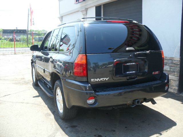 GMC Envoy 2005 photo 2