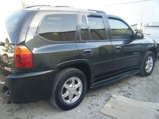 GMC Envoy 2005 photo 2