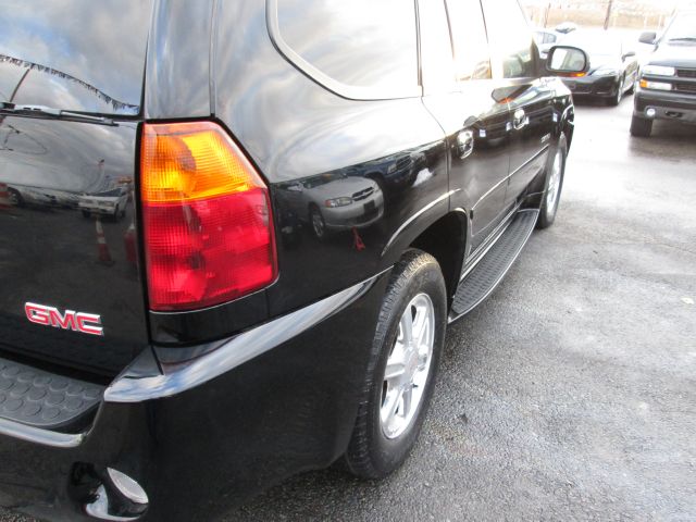 GMC Envoy 2005 photo 1