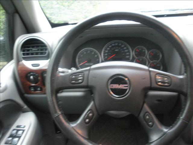 GMC Envoy 2005 photo 1