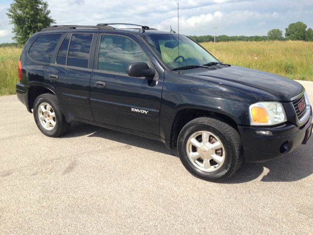 GMC Envoy 2005 photo 2