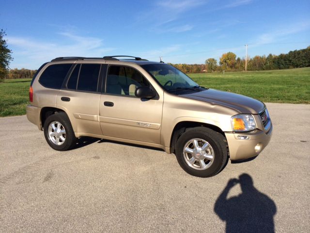 GMC Envoy 2005 photo 2