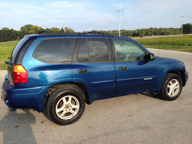 GMC Envoy 2005 photo 2