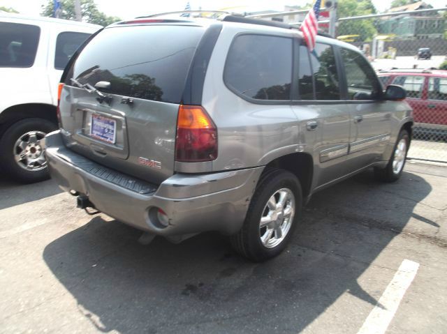 GMC Envoy 2005 photo 1