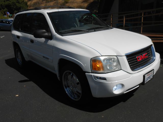 GMC Envoy 2005 photo 2