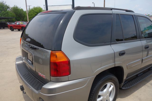 GMC Envoy 2005 photo 2