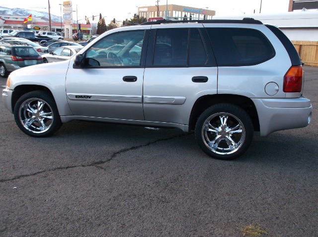 GMC Envoy 2005 photo 2