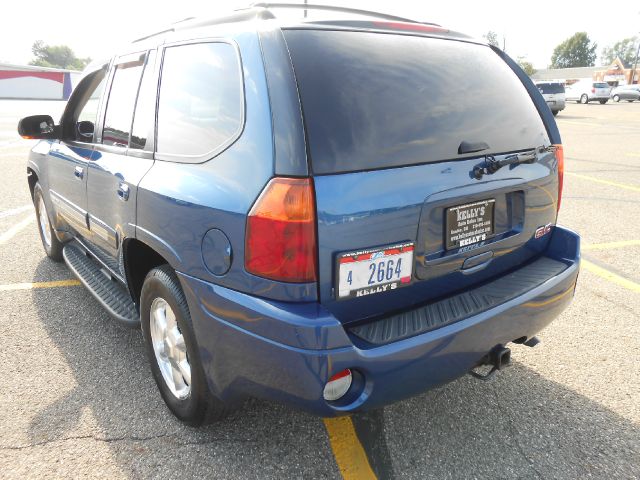 GMC Envoy 2005 photo 2