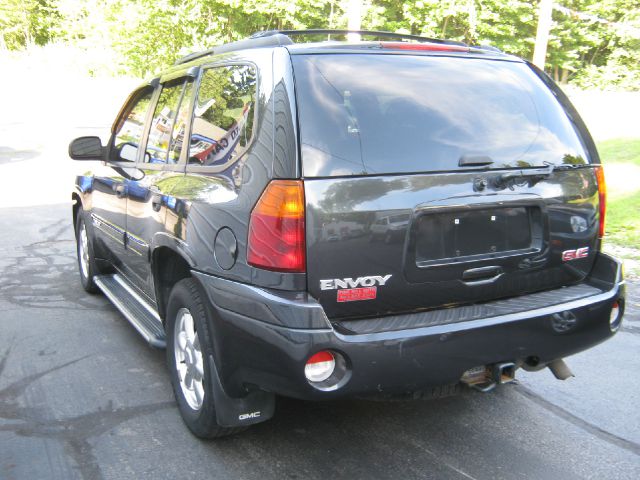 GMC Envoy 2005 photo 1