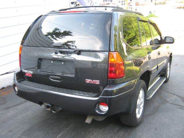 GMC Envoy 2005 photo 2