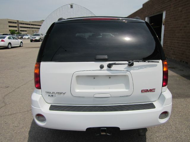 GMC Envoy 2006 photo 2