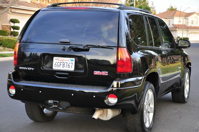 GMC Envoy 2006 photo 2