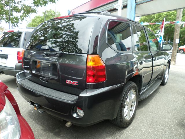 GMC Envoy 2006 photo 1