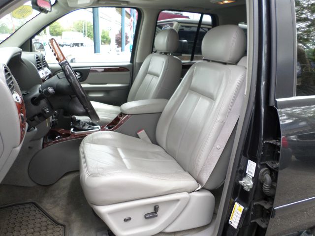 GMC Envoy 2006 photo 11