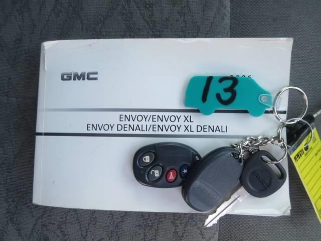 GMC Envoy 2006 photo 9