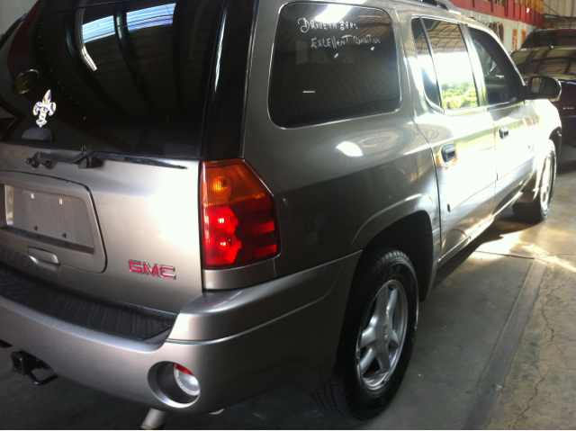 GMC Envoy 2006 photo 2