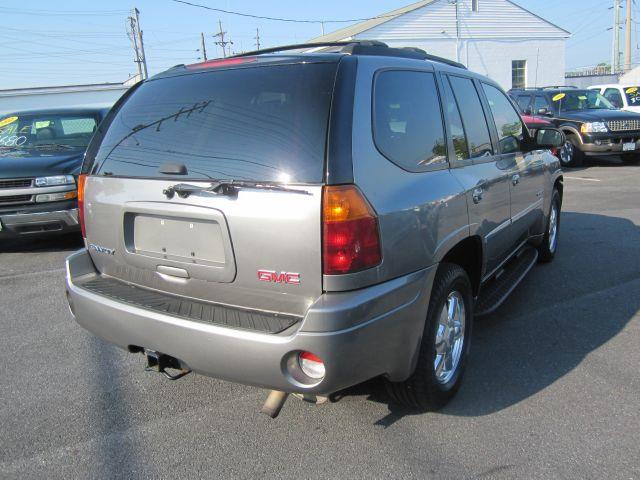 GMC Envoy 2006 photo 2