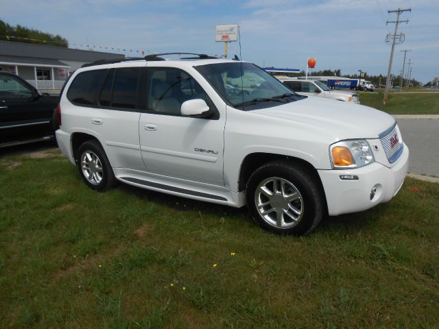 GMC Envoy 2006 photo 2