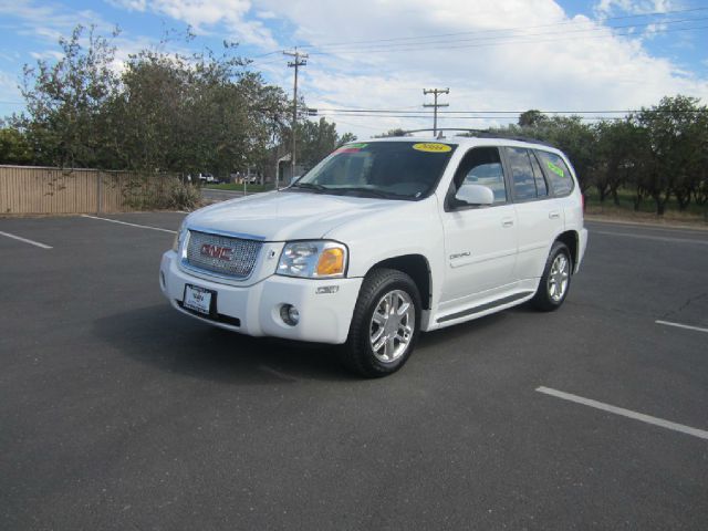 GMC Envoy 2006 photo 1