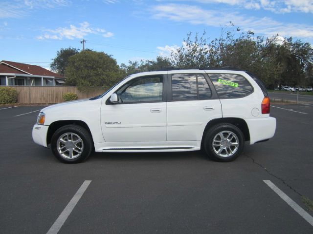 GMC Envoy 2006 photo 2