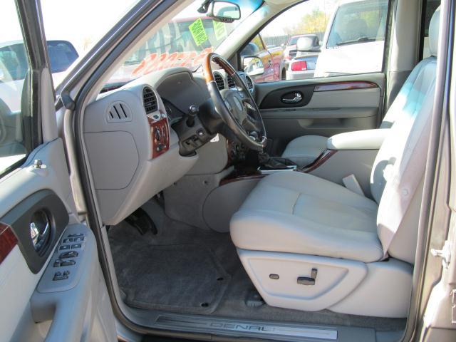 GMC Envoy 2006 photo 2