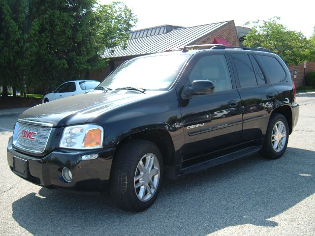 GMC Envoy EX Sedan 4D SUV