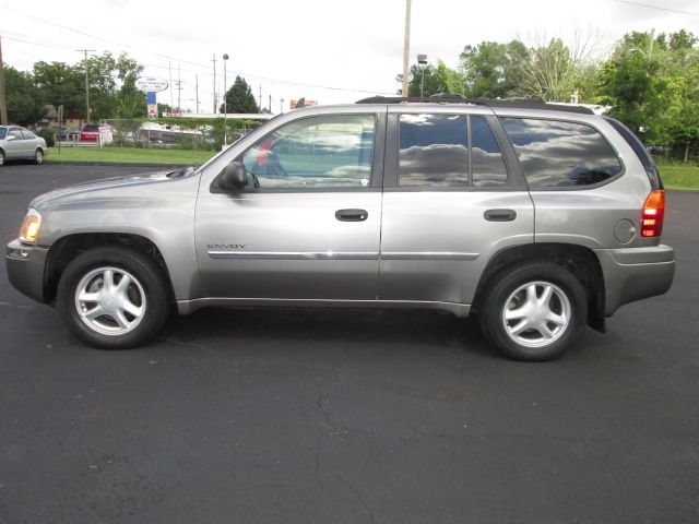 GMC Envoy 2006 photo 2