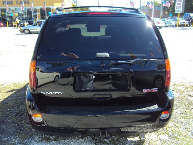 GMC Envoy 2006 photo 2