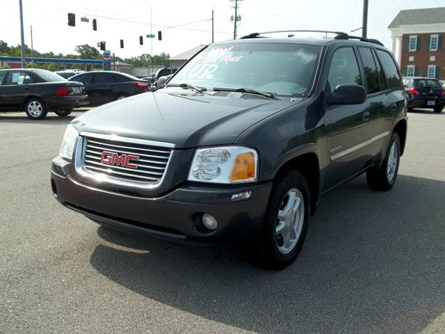 GMC Envoy 2006 photo 2