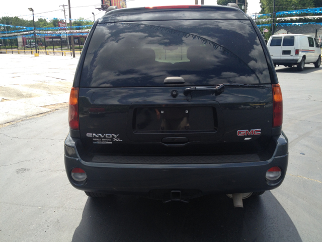 GMC Envoy 2006 photo 2