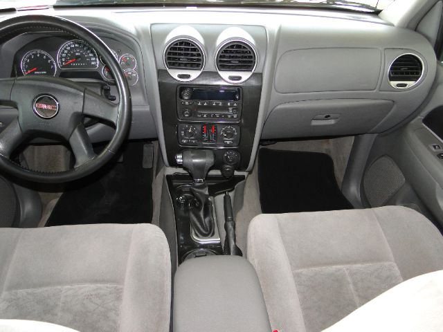 GMC Envoy 2006 photo 1