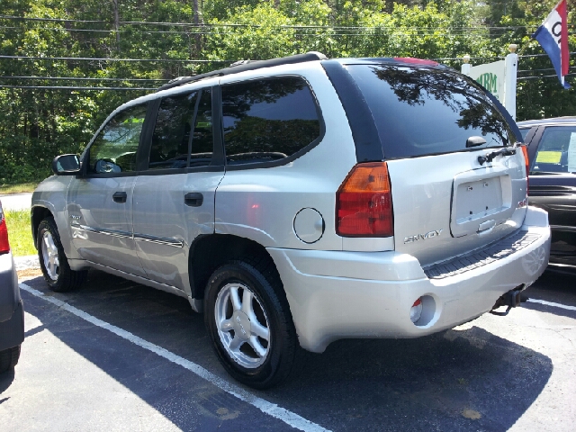 GMC Envoy 2006 photo 2