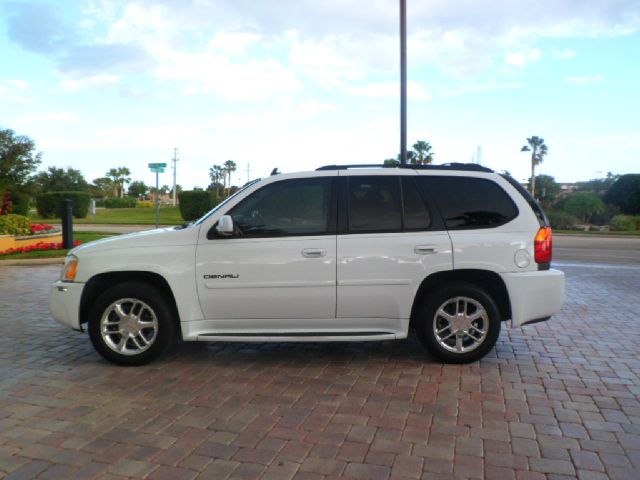 GMC Envoy 2006 photo 1