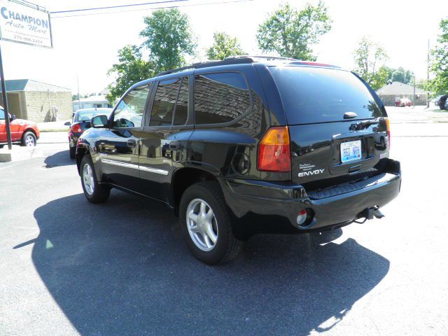 GMC Envoy 2006 photo 2