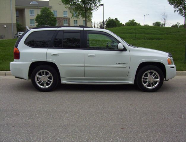 GMC Envoy 2006 photo 17