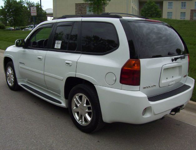 GMC Envoy 2006 photo 19