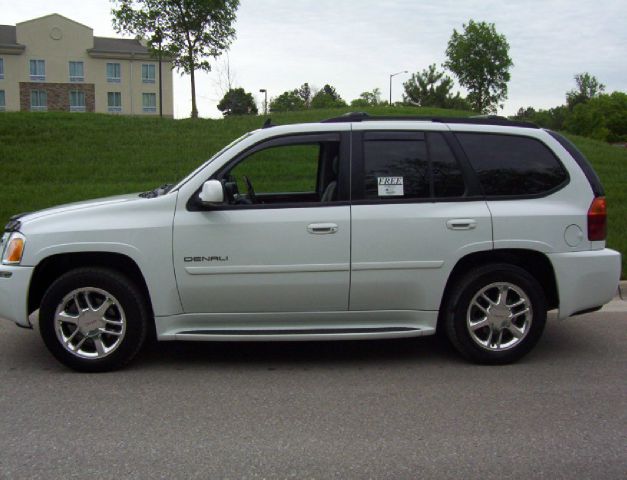 GMC Envoy 2006 photo 21