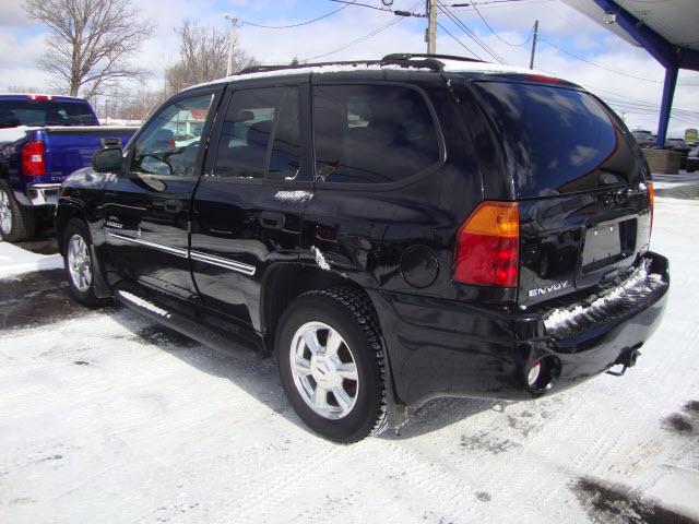 GMC Envoy 2006 photo 1